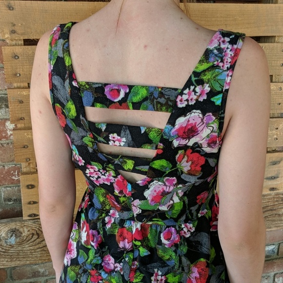 Dress - Picture 4 of 4